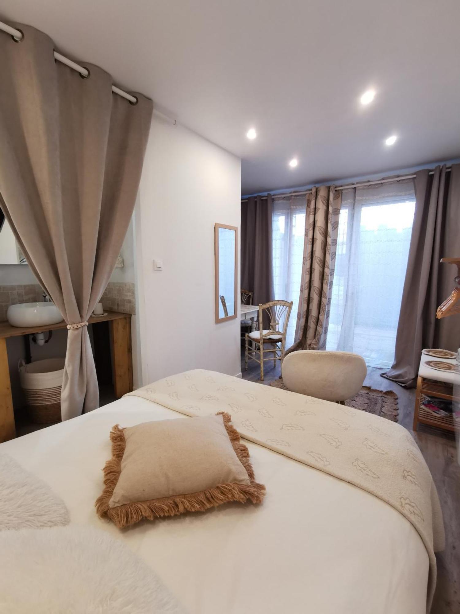 Au Poeme Du Chene, Logement Independant, Calme, Parking Gratuit Basse-Goulaine Ngoại thất bức ảnh